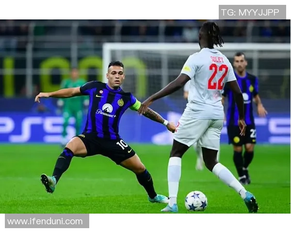 友谊赛精彩对决本菲卡与国米战成平局全场气氛热烈