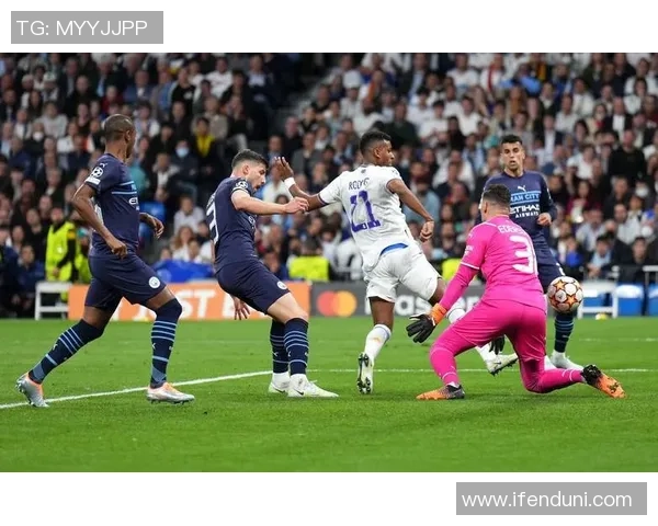 欧冠激战：皇马大胜那不勒斯五球狂潮引发全场震撼分析